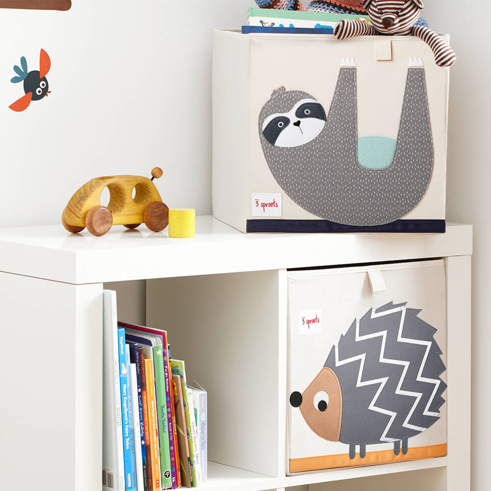 Chambre enfant avec un bac de rangement de la marque 3 Sprouts Paresseux