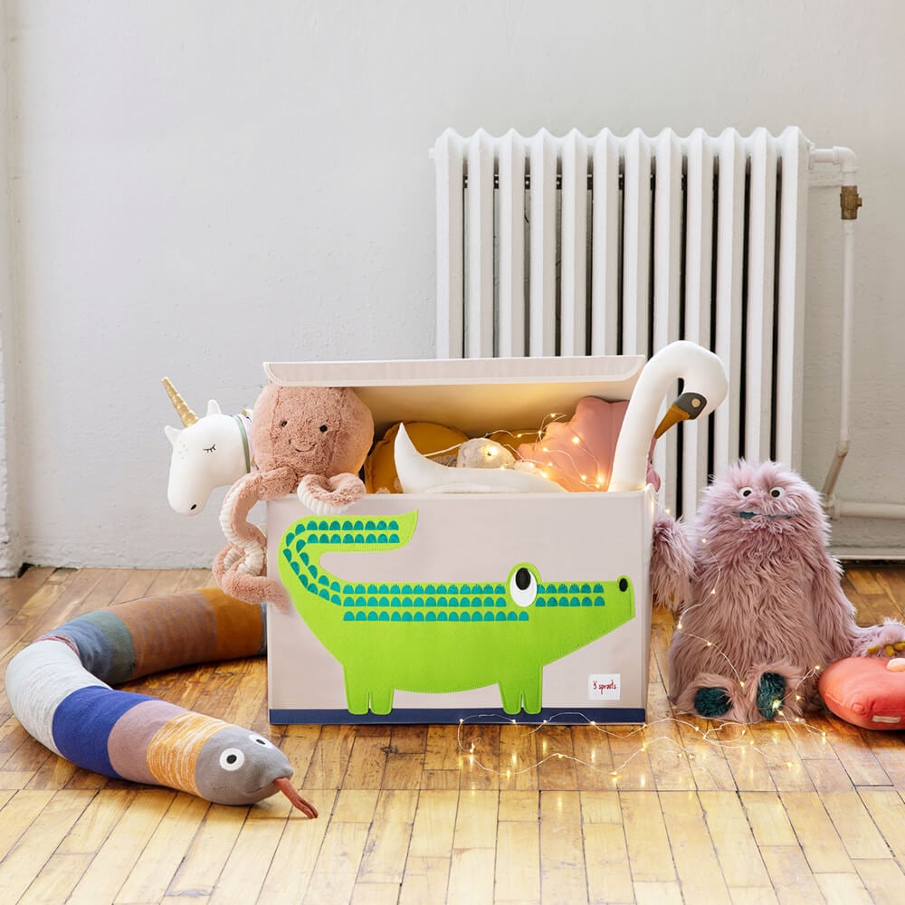 Chambre enfant avec un coffre de rangement de la marque 3 Sprouts Crocodile
