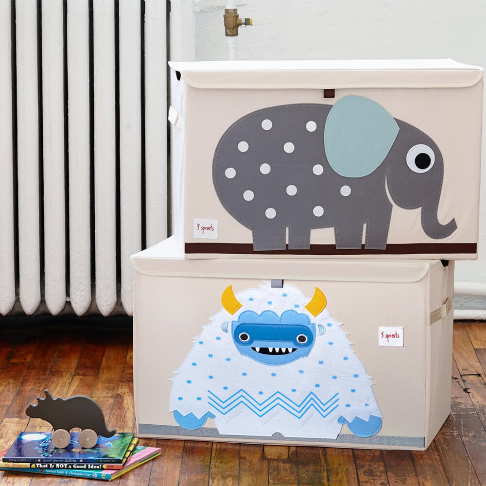 Chambre enfant avec un coffre de rangement de la marque 3 Sprouts Yéti