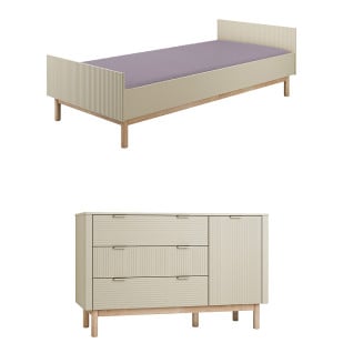 Pack chambre enfant Miloo de Pinio en coloris champagne et bois naturel, avec lit 90x200 cm et meuble de rangement assorti à trois tiroirs et une porte au design nervuré