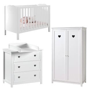 Chambre bébé Amori en bois blanc avec lit, commode, armoire 2 portes, design cœur, vendu par Jurassien, marque Jaxx