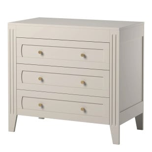 Commode Milenne beige sable avec trois tiroirs et poignées dorées, offrant un design élégant et pratique pour une chambre bébé moderne - marque Vox - Jurassien.