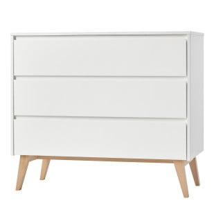 Commode 3 tiroirs blanche et bois de la collection Swing, au design épuré et pieds inclinés style scandinave