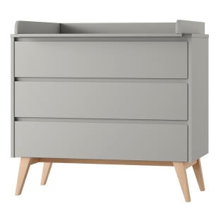 commode à langer bébé grise taupe avec plan à langer amovible et pieds en bois massif naturel de la collection Swing de Pinio