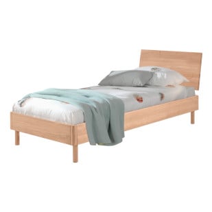 Lit simple 90x200 Forrest en bois de chêne massif naturel de Vipack, style minimaliste avec tête de lit inclinée.