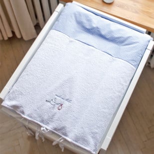Matelas à langer bleu avec motif cigogne et tissu doux, idéal pour le change de bébé - Pony Design