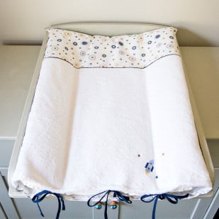 Matelas à langer Cosmos tissu doux et décoré d'étoiles et fusée pour le confort de bébé lors du change - Pony Design