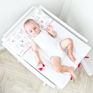 Matelas à langer Teddy blanc avec illustration d'ourson, pour le confort de bébé - Pony Design