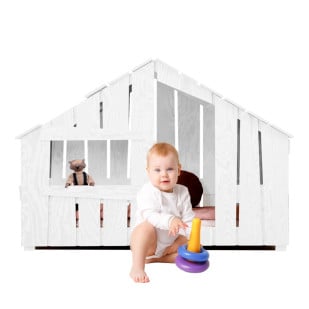 Petit lit cabane Montessori blanc Fred Baby conseillé pour les bébés à partir de 2 ans