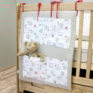 Organisateur de lit bébé Ourson avec tissu imprimé d'ours et poches pour rangement - Pony design.
