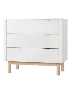 Commode Miloo Pinio blanc et bois naturel avec façades striées et trois tiroirs pour chambre bébé ou enfant