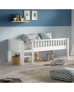 Lit bas mi-hauteur enfant 90x200 en bois massif blanc Scott, design compact et sécurisé, disponible chez le Jurassien - Vipack.