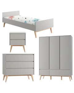 Pack chambre enfant Swing gris – lit 90x200 cm, table de chevet, commode 3 tiroirs et armoire 3 portes avec pieds en bois naturel, style scandinave, marque Pinio