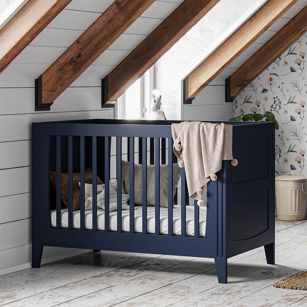 https://www.chambre-enfant-bebe.fr/media/catalog/product/cache/b749709378682a0f2193f4ba56c69e72/l/i/lit-bebe-bleu-indygo-milenne-vox.jpg