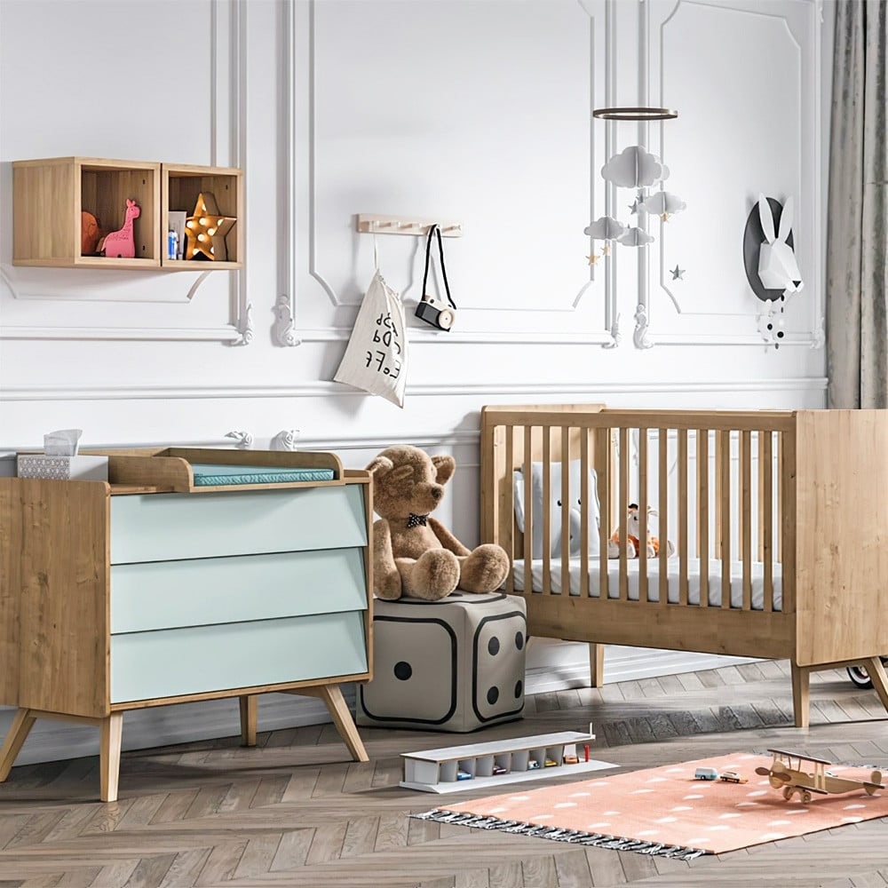 Petite chambre bébé évolutive Vox Vintage bois et vert