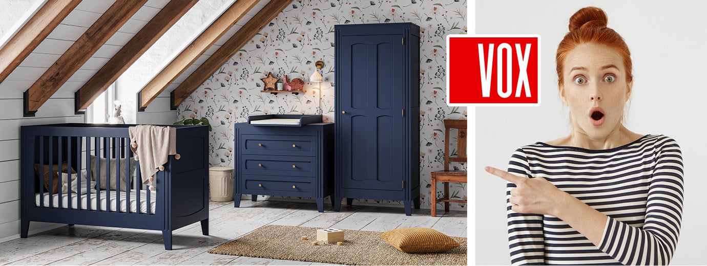 Chambre bébé équipée avec meubles de la collection Milenne au coloris bleu indygo par le fabricant polonais VOX
