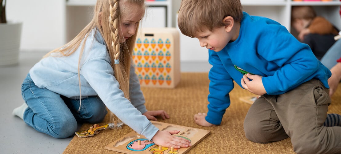 Coin jeux dans une chambre d'enfant