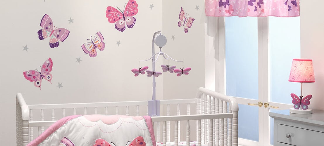 Chambre bébé sur le thème papillon
