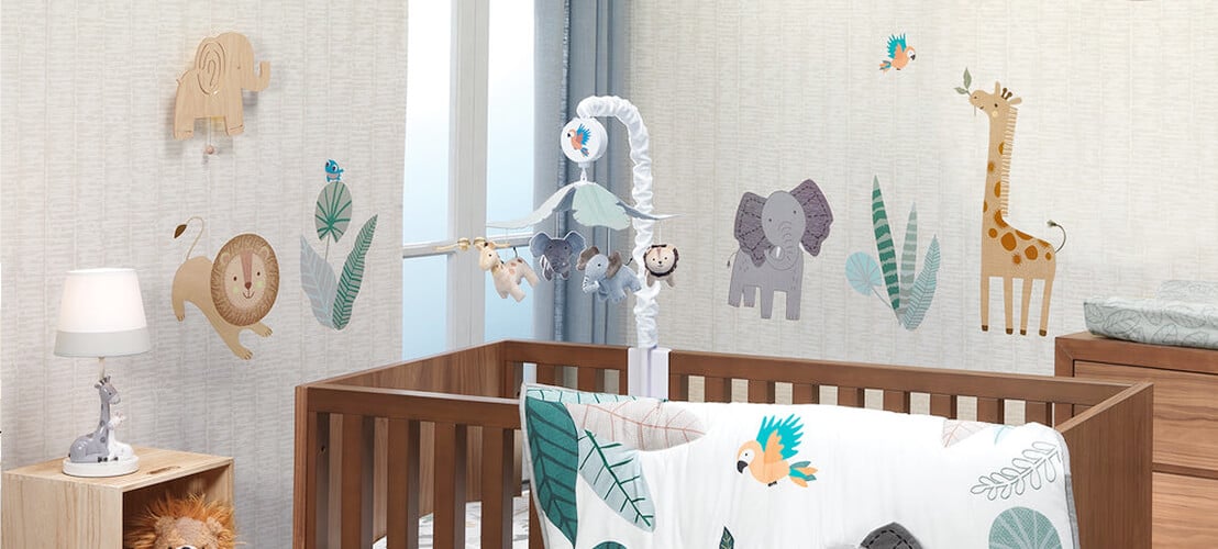 Chambre bébé avec une déco thème savane