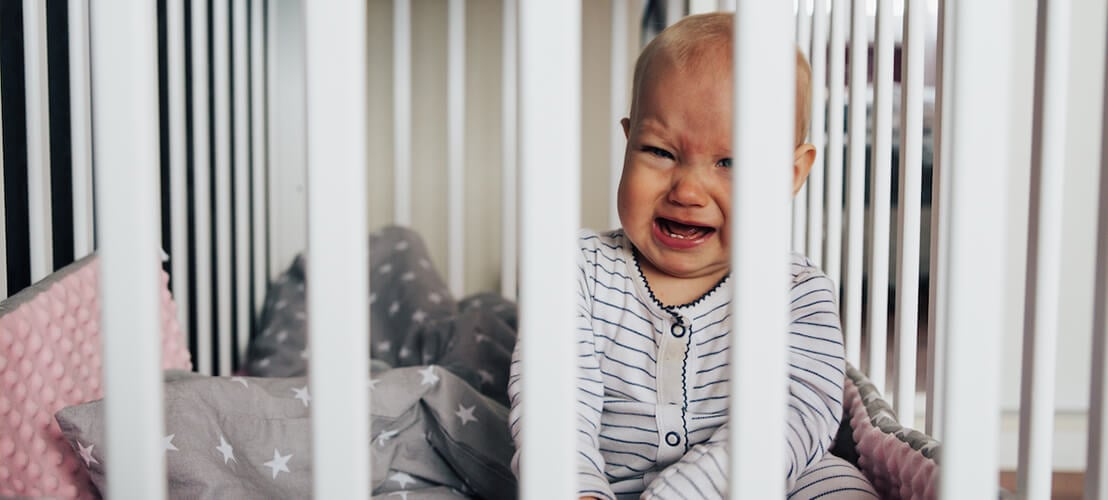 Comment protéger bébé des chocs avec les barreaux de lit