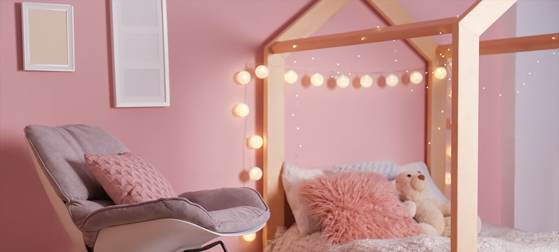 Idées déco pour un lit cabane : des astuces et inspirations pour une chambre enfant lumineuse