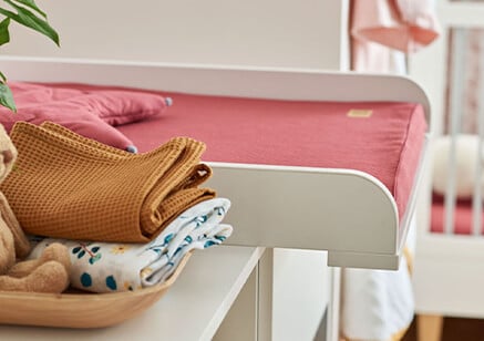 Plans à langer pour bébé à fixer sur lit ou commode