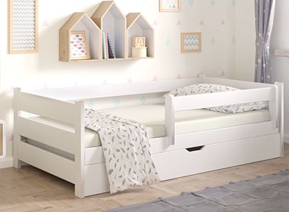Lit enfant avec barrière de sécurité
