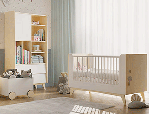 Chambre bébé Bohème de Bellamy avec lit à barreaux blanc et bois et armoire ouverte assortie