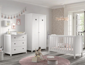 Chambre bébé Coeur Amori de Jaxx - Vipack avec lit à barreaux blanc, commode et armoire décorée de cœurs