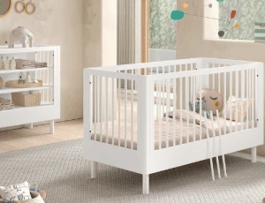 Chambre bébé Forrest en hêtre massif blanc de Jaxx avec lit à barreaux et meuble de rangement
