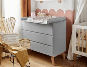 Chambre bébé Swing grise de Pinio avec commode à langer et lit à barreaux assortis